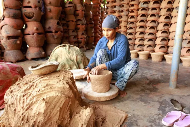 How Does a Potter Make Pottery?