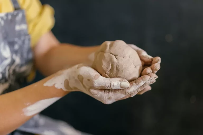 What is the Difference Between Clay and Pottery?