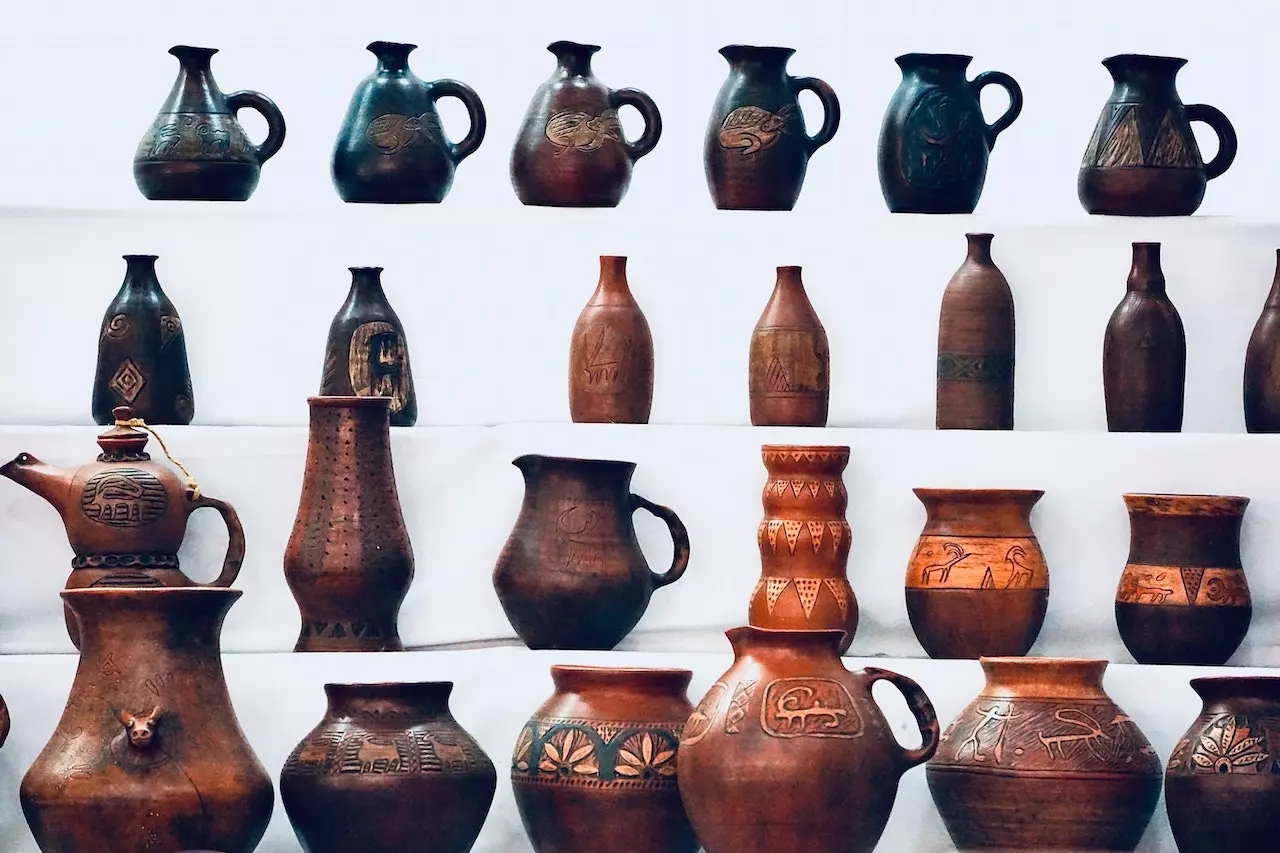 what kind of pottery was made in staffordshire