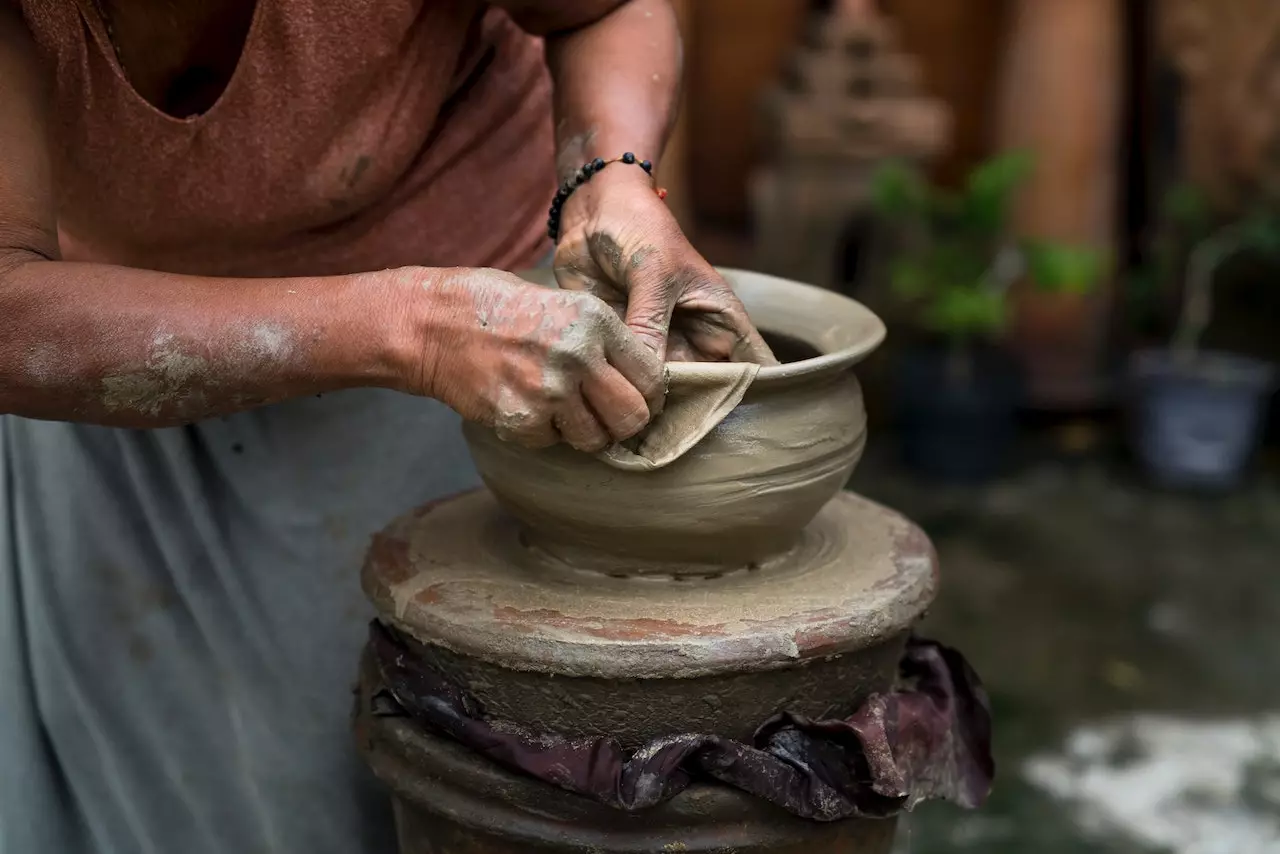 what material is used in pottery